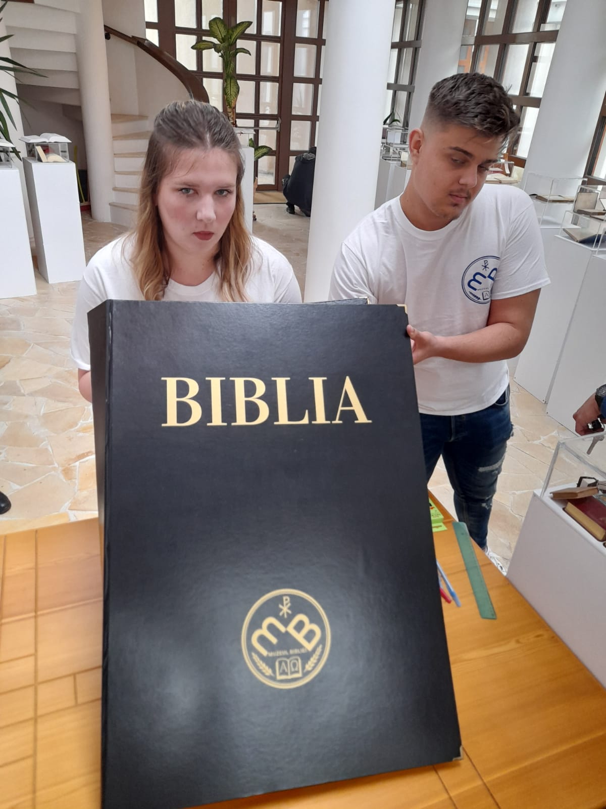 muzeul bibliei cea mai mare biblie timisoara (17)