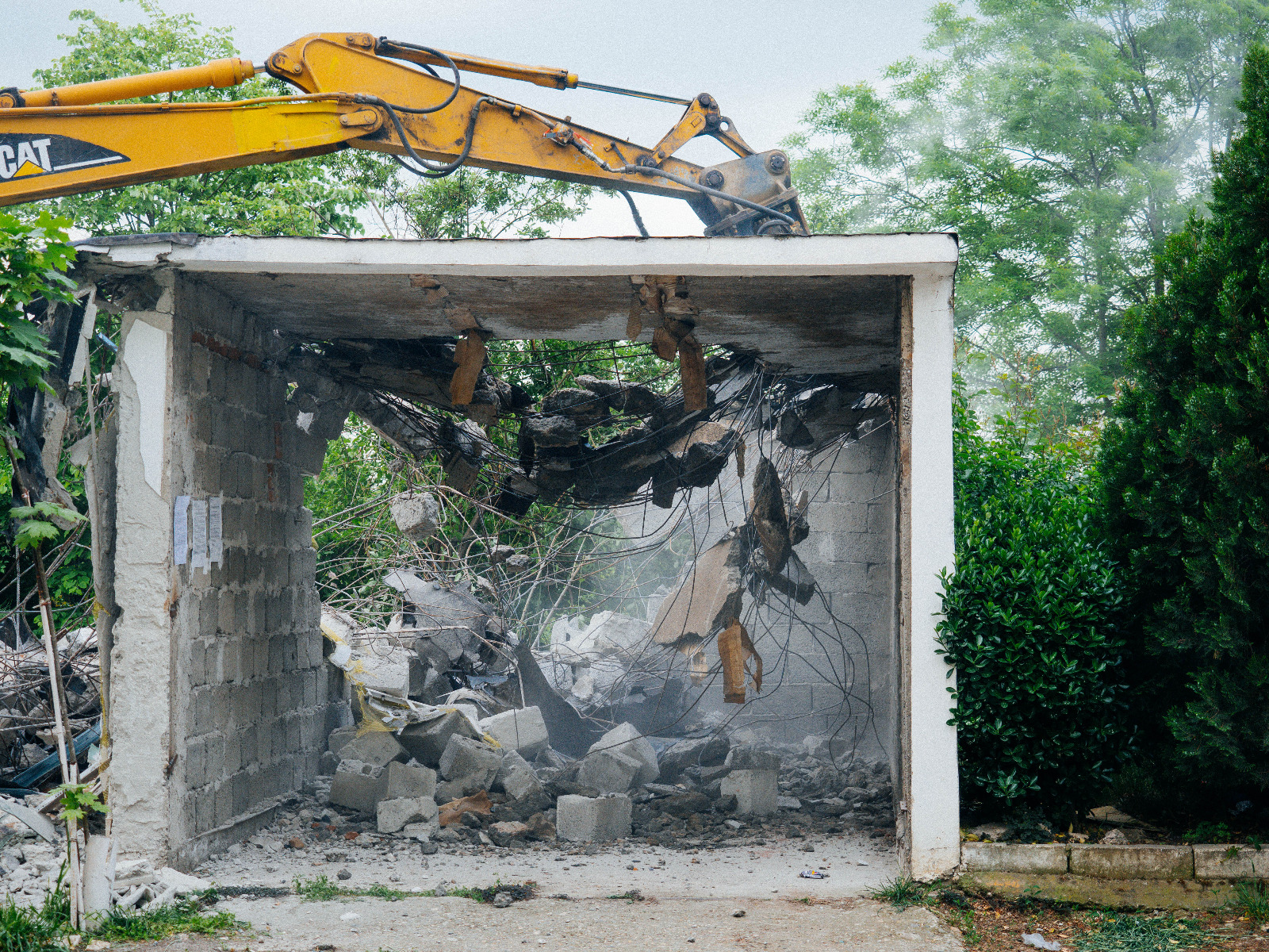 demolare garaje parcul clabucet (2)
