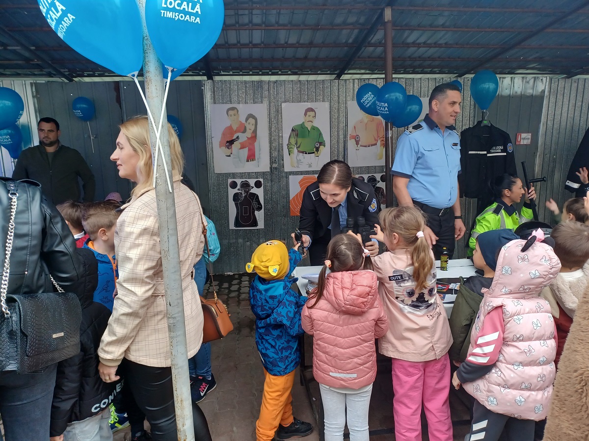 copii ziua portilor deschise politia locala 28