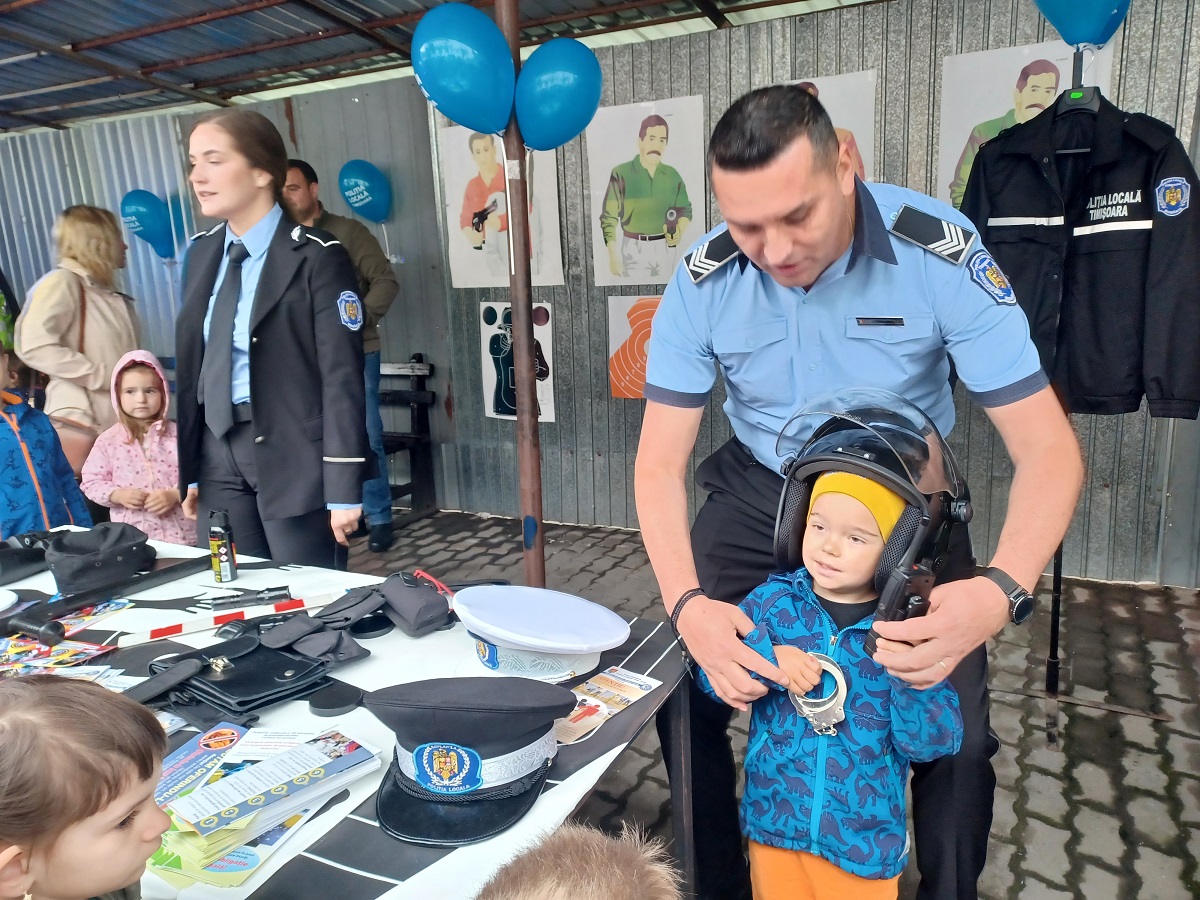 copii ziua portilor deschise politia locala 26