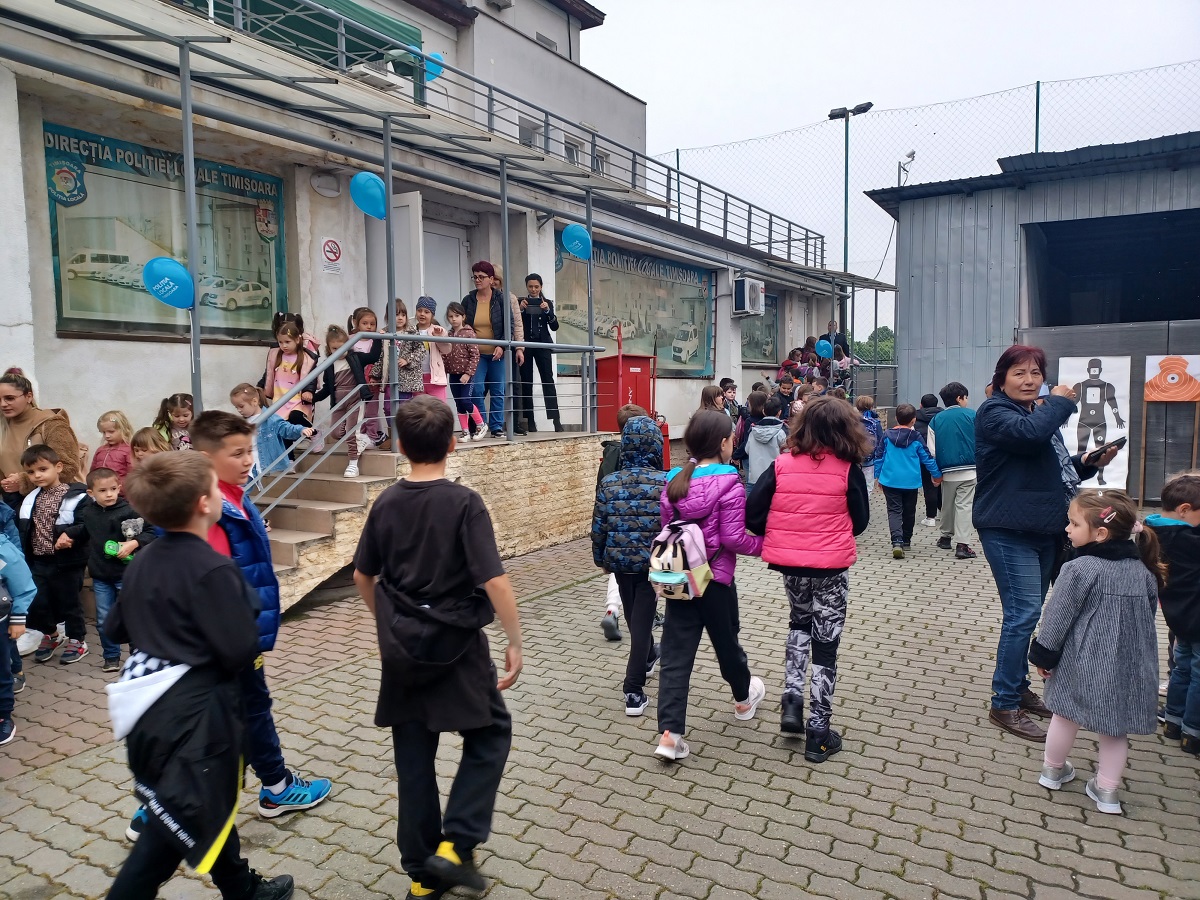 copii ziua portilor deschise politia locala 21