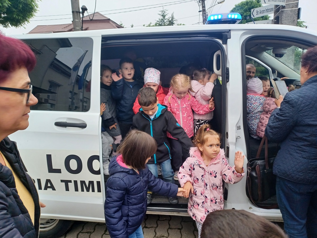 copii ziua portilor deschise politia locala 19