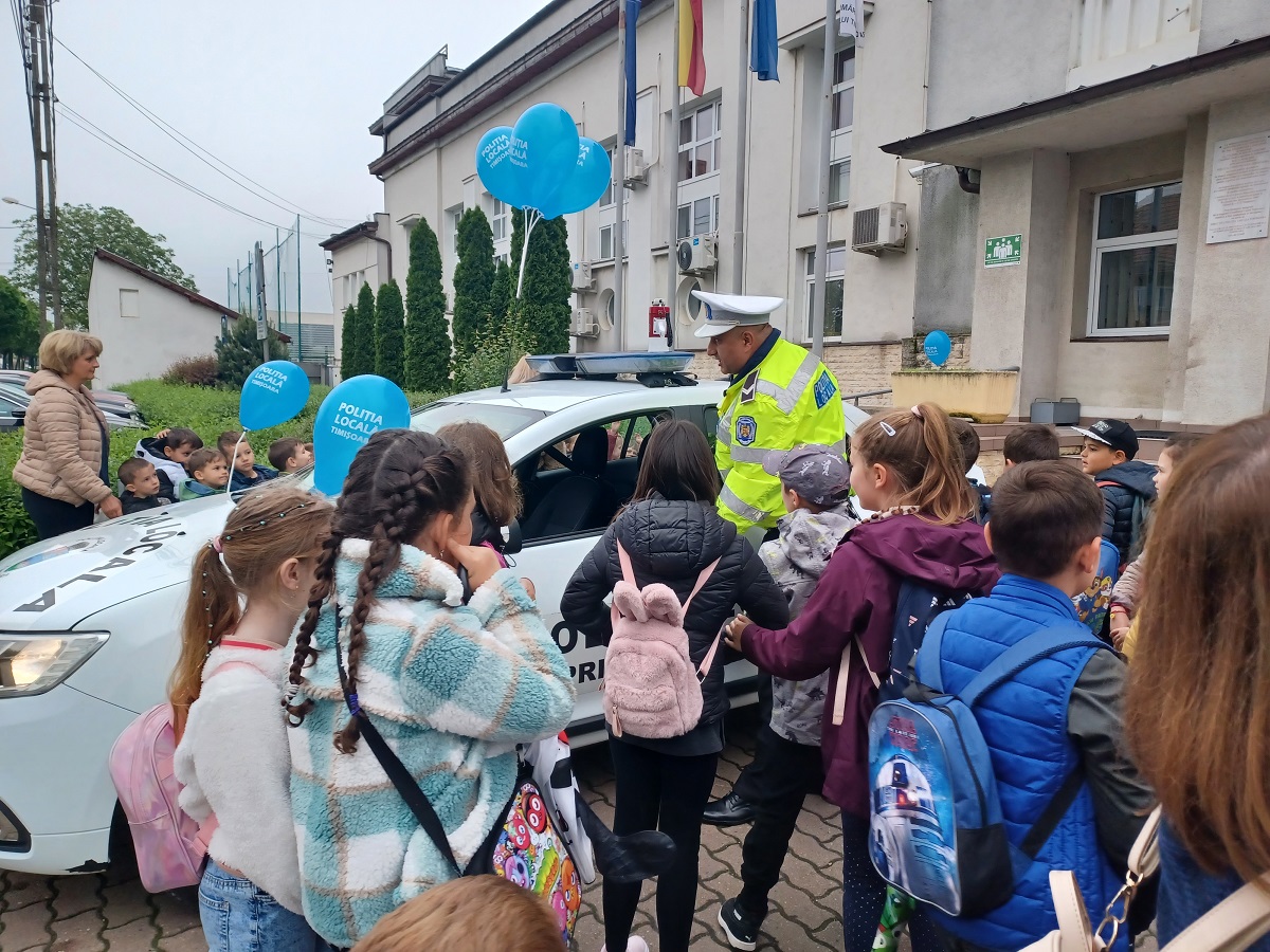 copii ziua portilor deschise politia locala 18