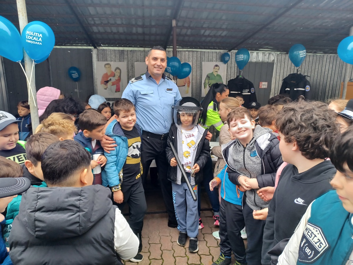 copii ziua portilor deschise politia locala 12