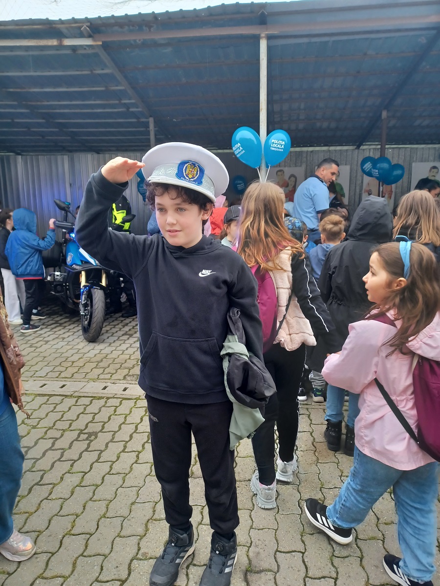 copii ziua portilor deschise politia locala 10