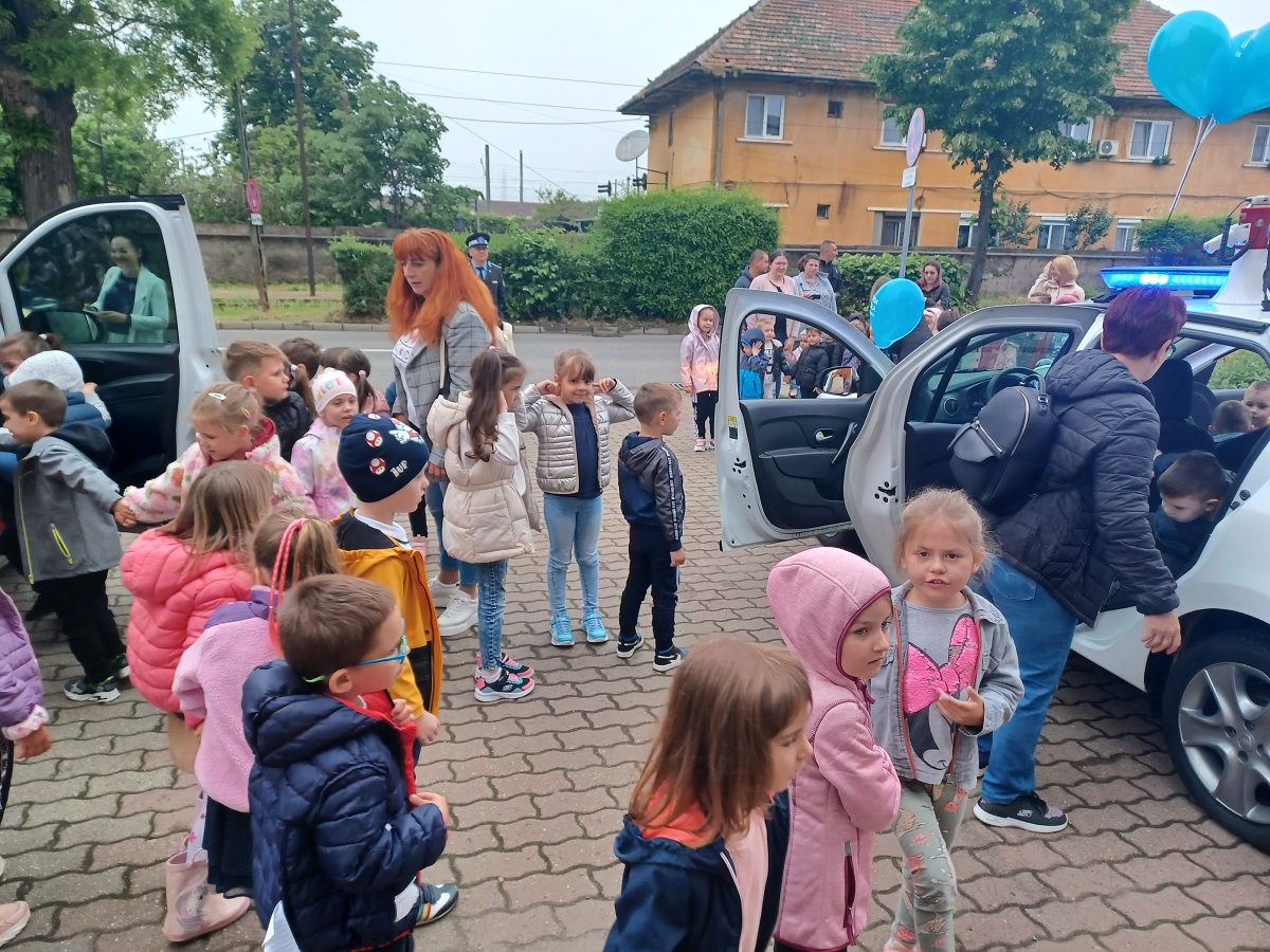 copii ziua portilor deschise politia locala 8