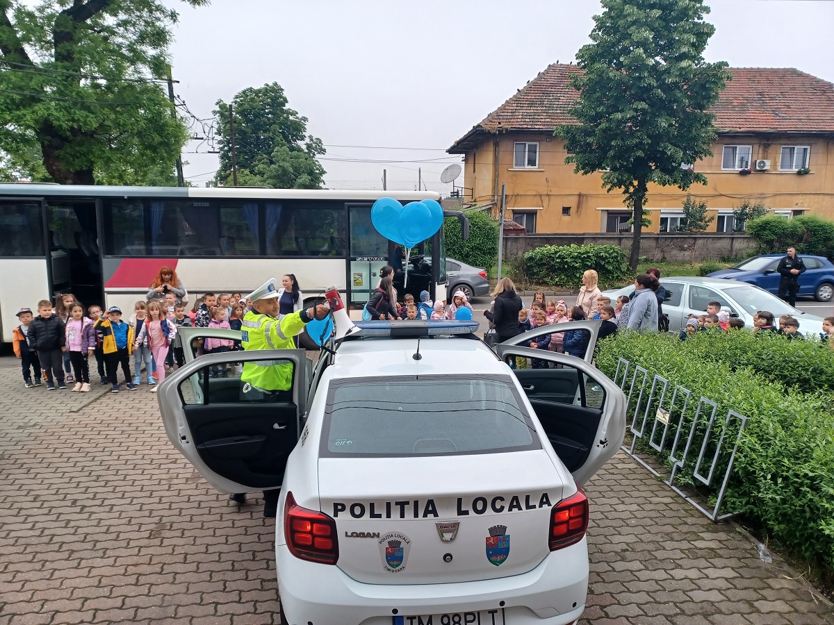 copii ziua portilor deschise politia locala 4