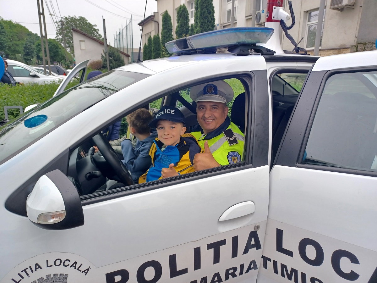 copii ziua portilor deschise politia locala 3