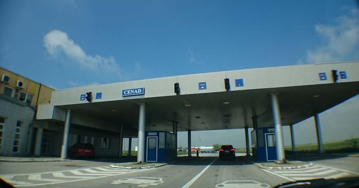 Șoferul băut lovește bara la intrarea în țară, în Vama Cenad