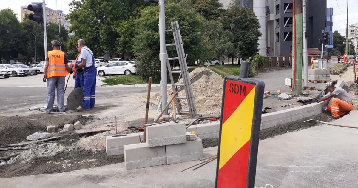 Muncitorii de la primăria Timișoara lucrează azi, pe 27 aprilie Muncitorii de la primăria Timișoara lucrează azi, pe 27 aprilie