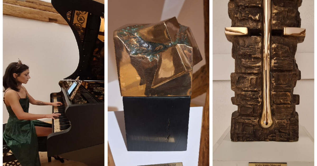 "Un pian la care artista Linda-Saskia Menczel a lucrat 4 ani, printre exponatele vizitabile în Galeria Pod a CCAJT" "Un pian la care artista Linda-Saskia Menczel a lucrat 4 ani, printre exponatele vizitabile în Galeria Pod a CCAJT"