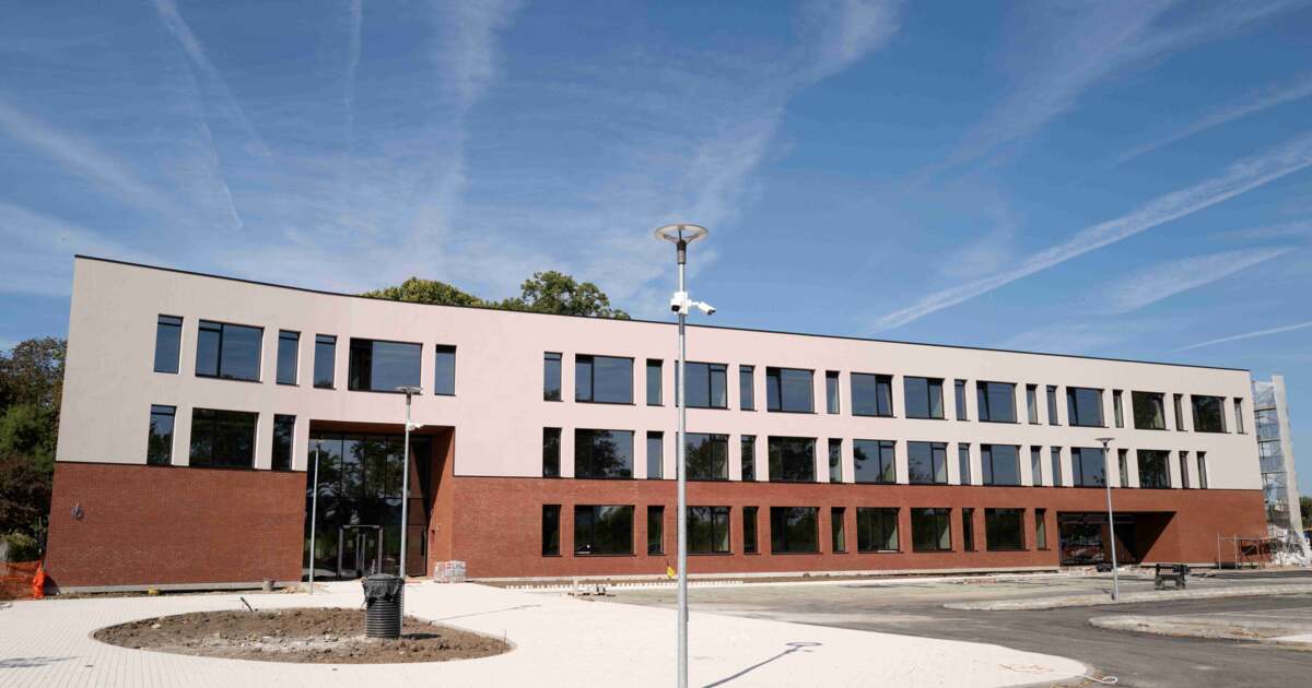 Investiție majoră la British School: Se construiește o nouă școală ultramodernă în care vor învăța peste 900 de elevi Investiție majoră la British School: Se construiește o nouă școală ultramodernă în care vor învăța peste 900 de elevi