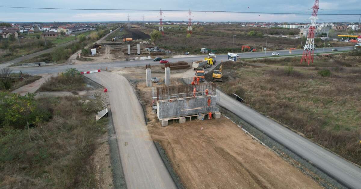 Progres în construcția Centurii Sud a Timișoarei. Muncitorii trudesc până în întuneric. Progres în construcția Centurii Sud a Timișoarei. Muncitorii trudesc până în întuneric.