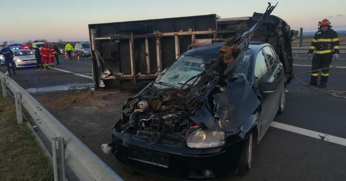 Accident între mașină și camion cu cai pe autostrada A1. O persoană rănită. Accident între mașină și camion cu cai pe autostrada A1. O persoană rănită.