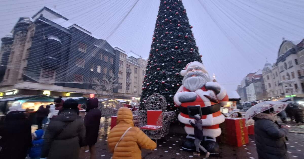 Feerie de luminițe în orașul Timișoara. Târgul de Crăciun a fost inaugurat. Feerie de luminițe în orașul Timișoara. Târgul de Crăciun a fost inaugurat.
