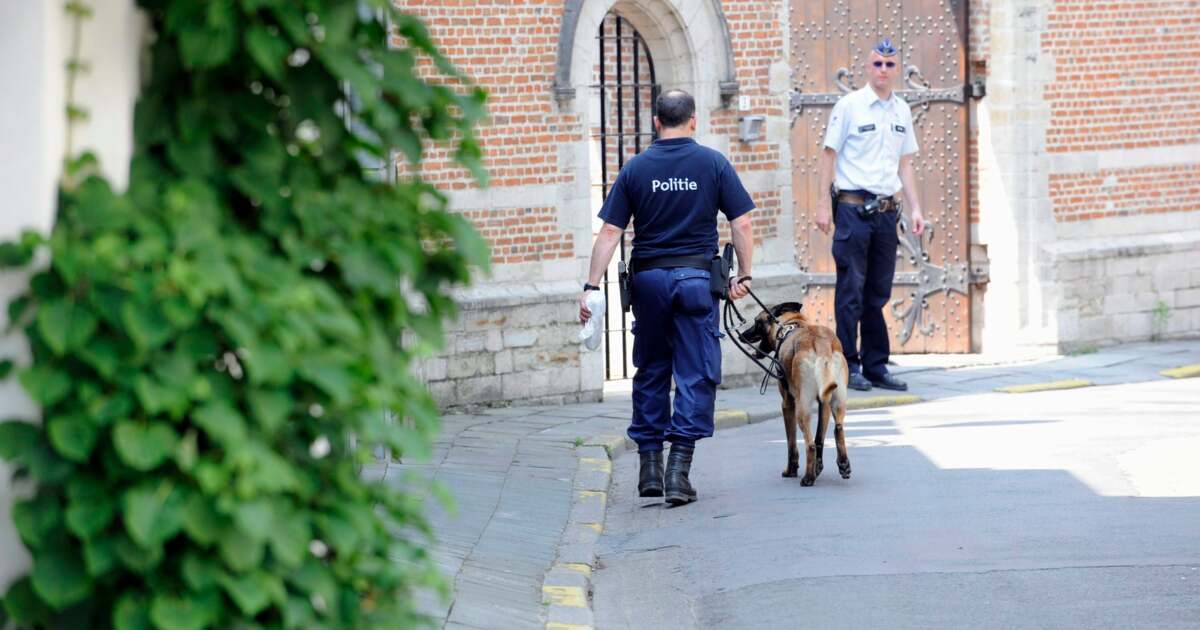Patru persoane au fost rănite în urma unui atac cu armă în Belgia. Patru persoane au fost rănite în urma unui atac cu armă în Belgia.