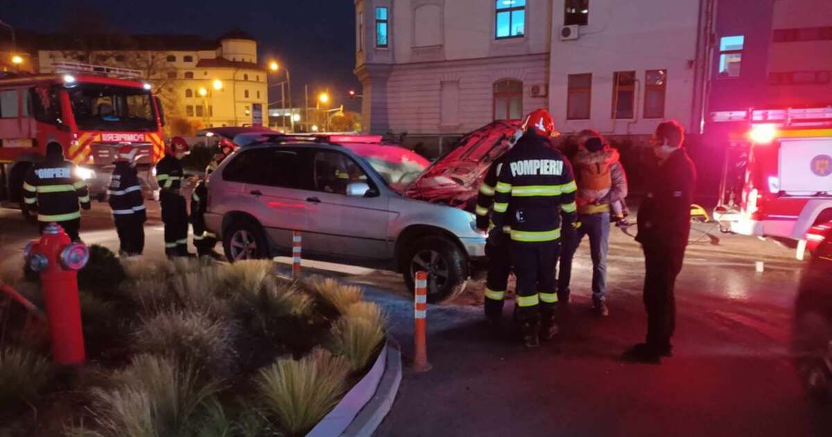 Incendiu devastator la Timișoara: două mașini mistuite de flăcări în plină zi! Incendiu devastator la Timișoara: două mașini mistuite de flăcări în plină zi!