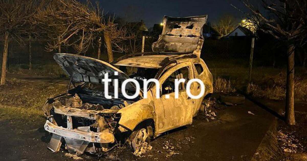 Incendiul unei mașini a directorului de la Piețe SA, surprins de camerele de supraveghere. Incendiul unei mașini a directorului de la Piețe SA, surprins de camerele de supraveghere.