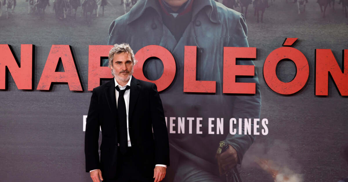 Noul film biografic despre Napoleon regizat de Ridley Scott - Privirea populară asupra împăratului francez Noul film biografic despre Napoleon regizat de Ridley Scott - Privirea populară asupra împăratului francez