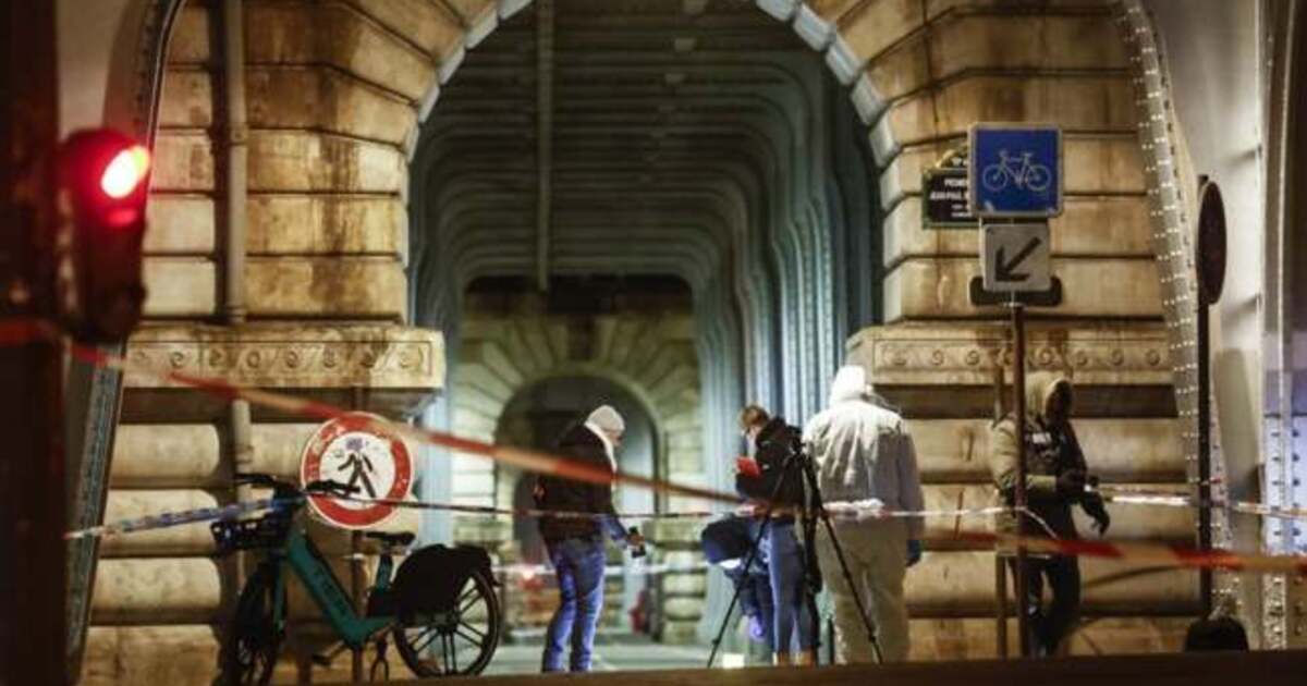 Tragedie la Paris: un om a fost omorât şi doi răniți Tragedie la Paris: un om a fost omorât şi doi răniți
