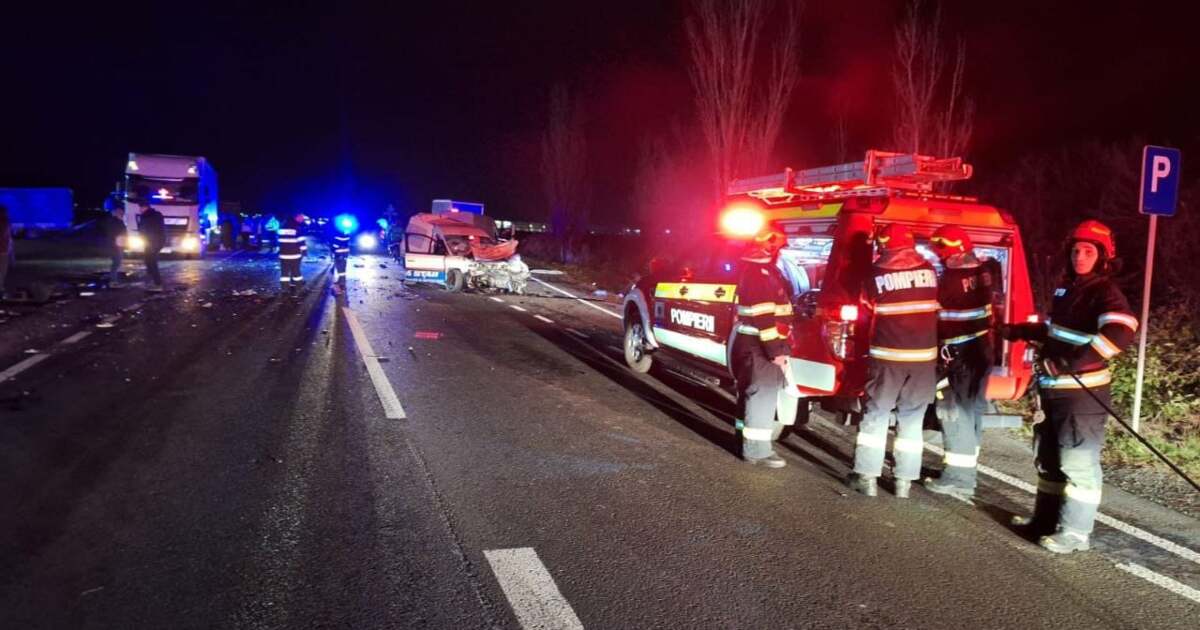 Accident grav în Remetea Mare: mașină a intrat pe contrasens și a lovit un autocar, două rănite Accident grav în Remetea Mare: mașină a intrat pe contrasens și a lovit un autocar, două rănite