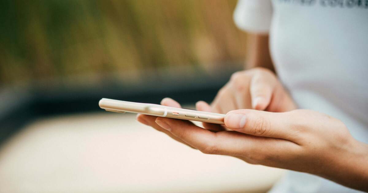 Adolescentă de 14 ani din Timiș, cu probleme de sănătate, a fost umilită și violată după ce a fost abordată pe internet Adolescentă de 14 ani din Timiș, cu probleme de sănătate, a fost umilită și violată după ce a fost abordată pe internet