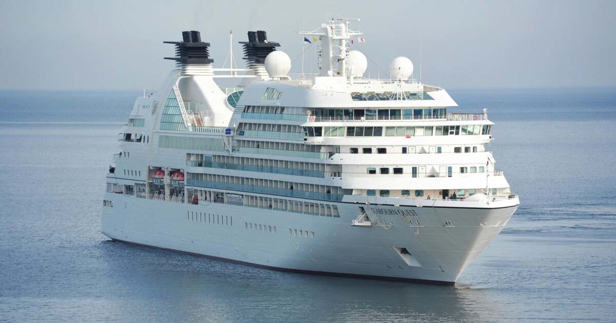 Un vas cu 3.000 persoane, în carantină pe insulele Mauritius. Un vas cu 3.000 persoane, în carantină pe insulele Mauritius.