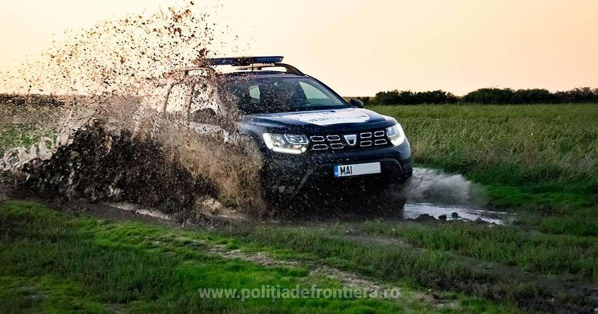 Nepalezii, prinși de polițiștii timișeni la frontieră cu Serbia Nepalezii, prinși de polițiștii timișeni la frontieră cu Serbia