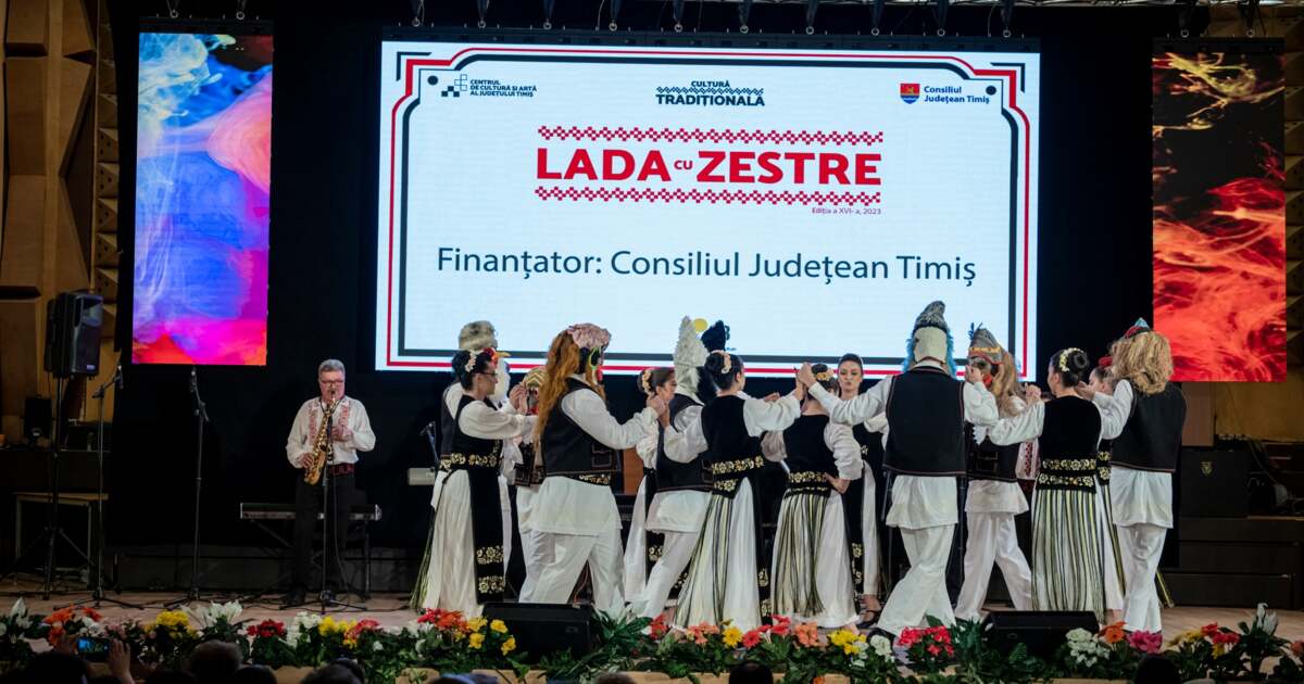 Costume vechi restaurate, mâncare tradițională și muzică folk: începe sărbătoarea „Lada cu zestre” Costume vechi restaurate, mâncare tradițională și muzică folk: începe sărbătoarea „Lada cu zestre”