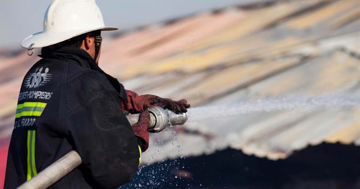 Trei persoane salvate dintr-un apartament cuprins de fum în urma unui incendiu în Lugoj