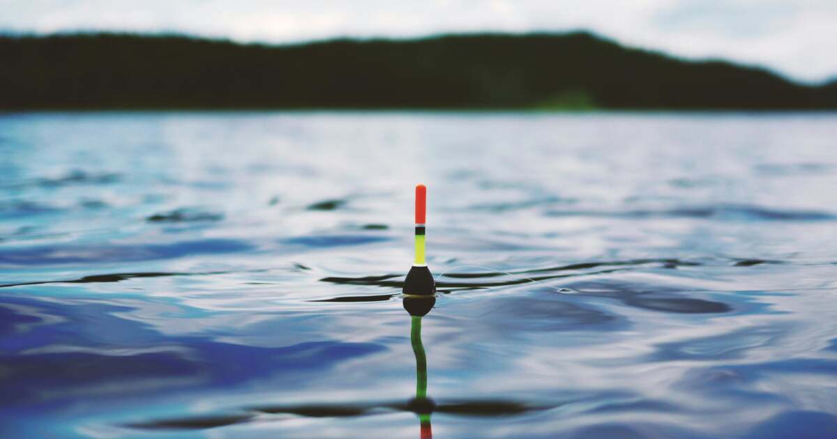 Un bărbat a fost descoperit mort într-un lac de pescuit din Hunedoara.