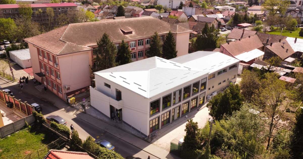 Lucrările la noua clădire de la Școala Gimnazială 13 Timișoara au avansat. Lucrările la noua clădire de la Școala Gimnazială 13 Timișoara au avansat.