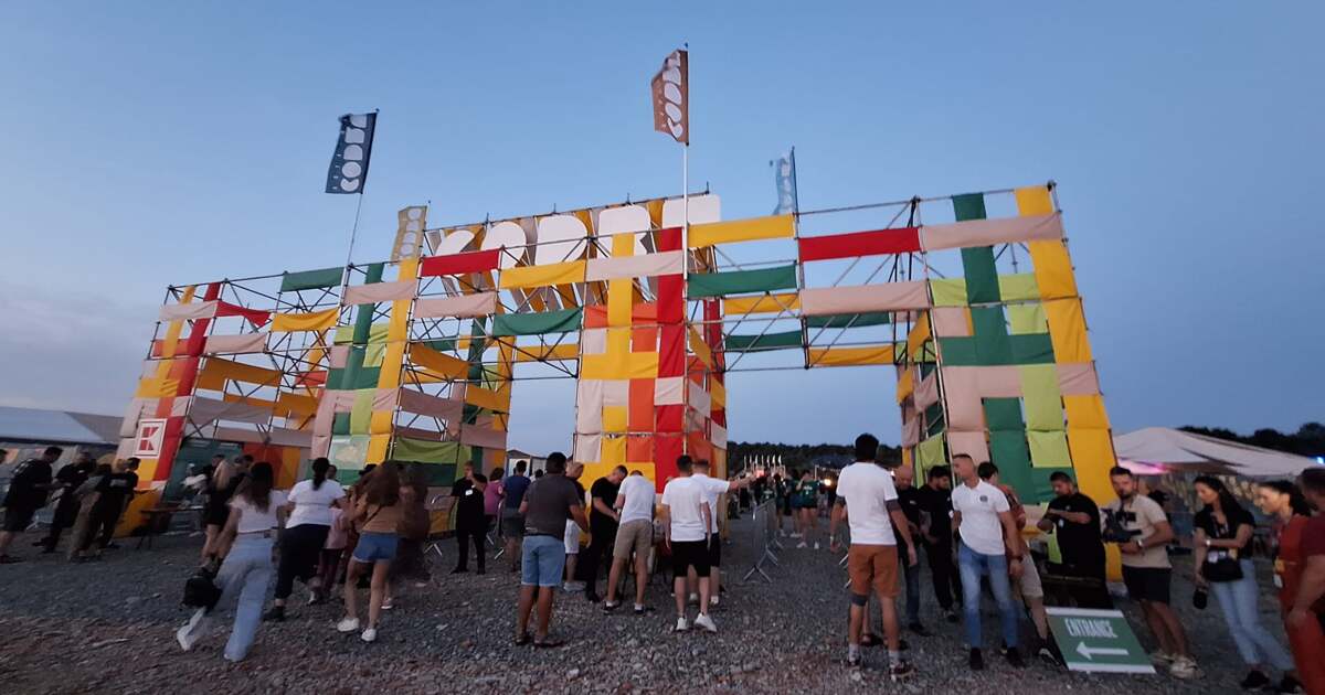 Scandal mare la Festivalul CODRU. Artiștii acuză organizatorii de neplata. Scandal mare la Festivalul CODRU. Artiștii acuză organizatorii de neplata.