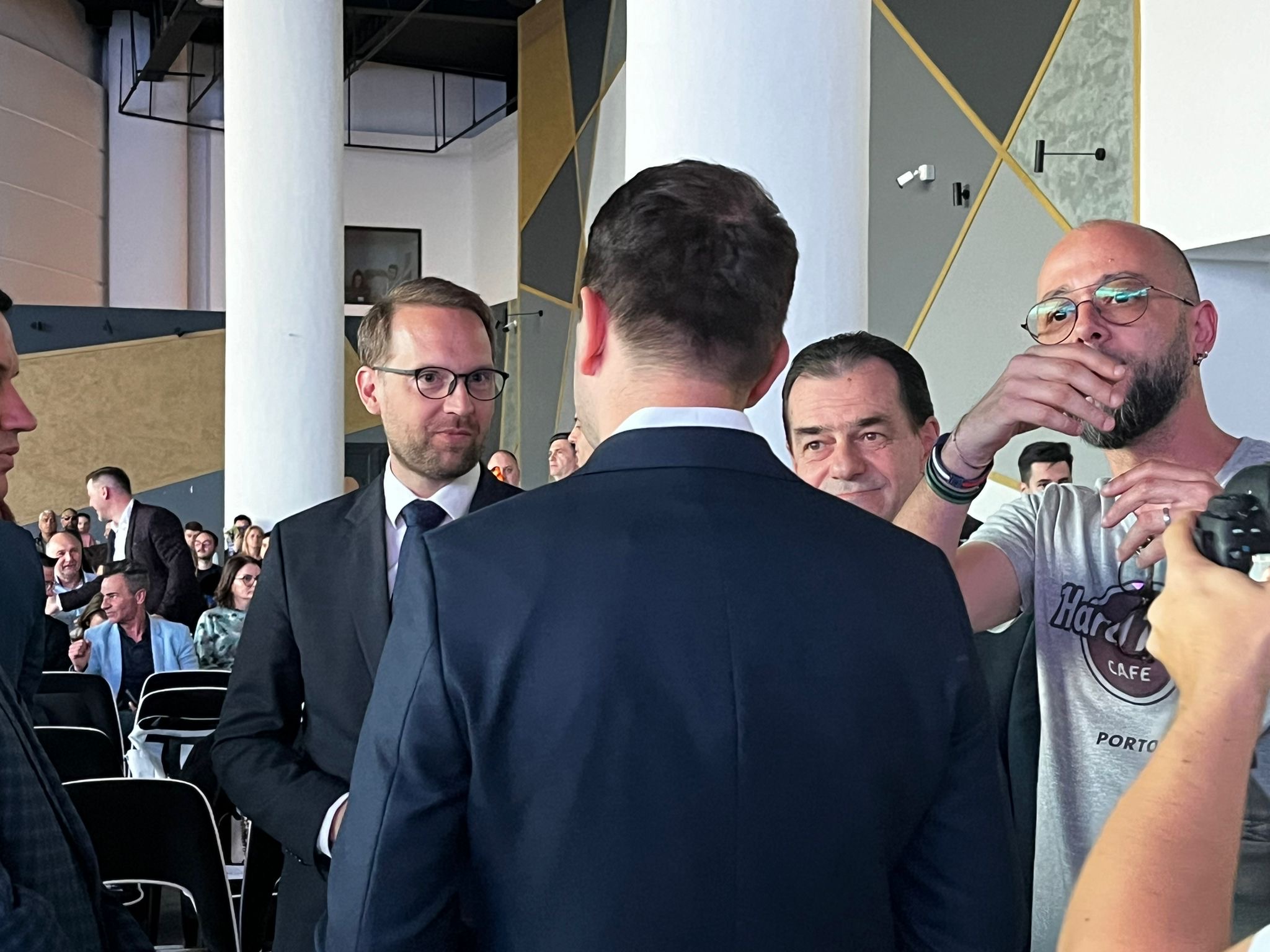 ce0fc8bf-0d1f-49ac-b4c4-c99380958673