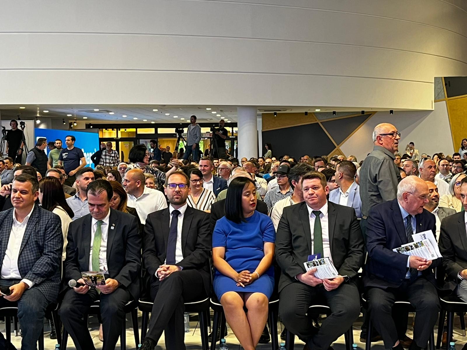 0db2d6fa-94e8-4688-a5db-5ff286630293