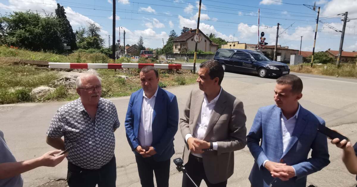 Ministrul Grindeanu avertizează pe cei care vor profita ilegal de autostrada Lugoj - Filiași. Ministrul Grindeanu avertizează pe cei care vor profita ilegal de autostrada Lugoj - Filiași.