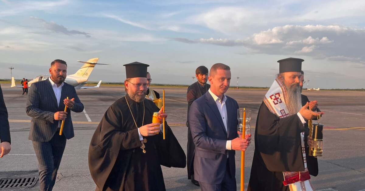 Sursa de lumină de la Ierusalim sosind la Timișoara. Distribuție la credincioși caștilorificati. Sursa de lumină de la Ierusalim sosind la Timișoara. Distribuție la credincioși caștilorificati.