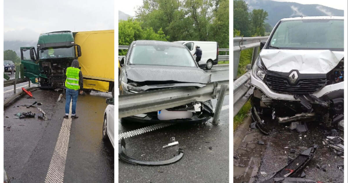 Accident pe Autostrada A1, în Mintia: tir derapat și mașini lovite.