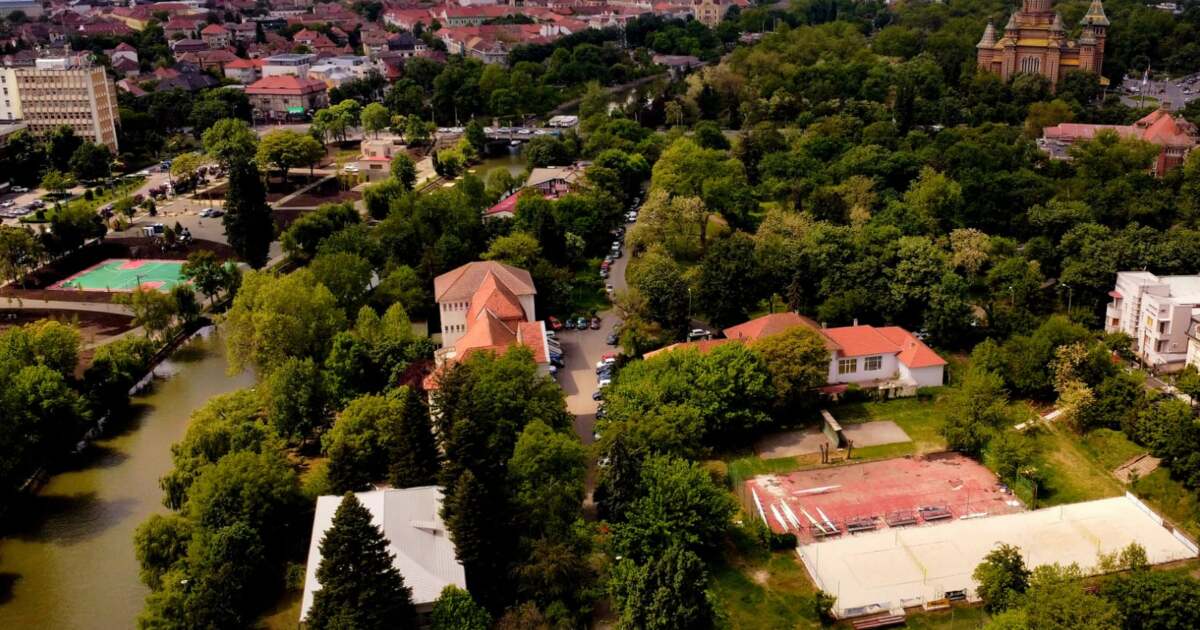 Secția de canotaj a CSM Timișoara, transferată în Parcul Rozelor. Secția de canotaj a CSM Timișoara, transferată în Parcul Rozelor.