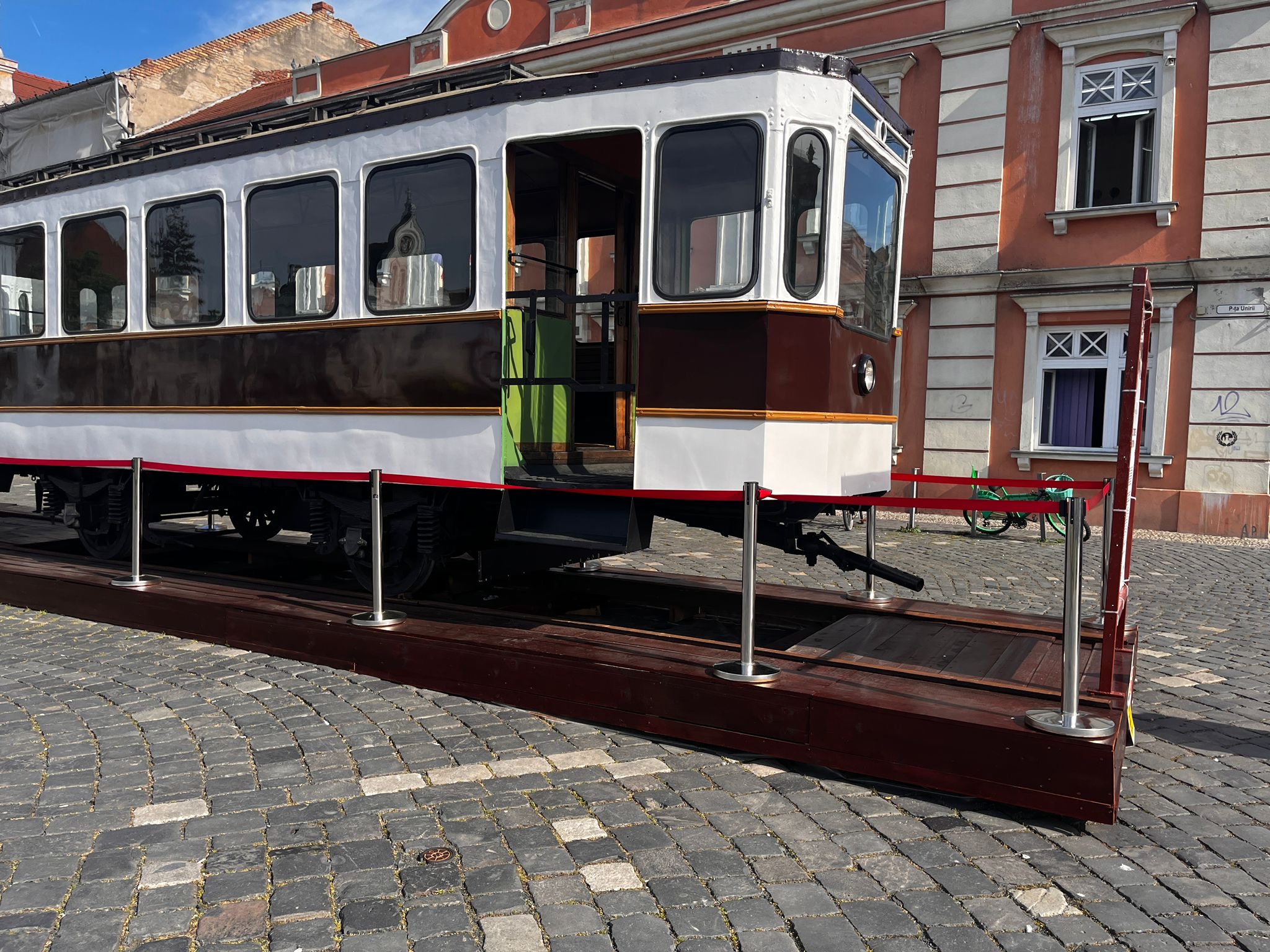 eef9bc37-3738-4771-b130-590f37660d05