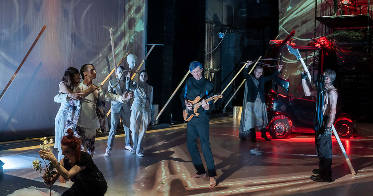 Ultimul spectacol al sezonului, „Păsările”, pe scena Teatrului Maghiar din stat Ultimul spectacol al sezonului, „Păsările”, pe scena Teatrului Maghiar din stat