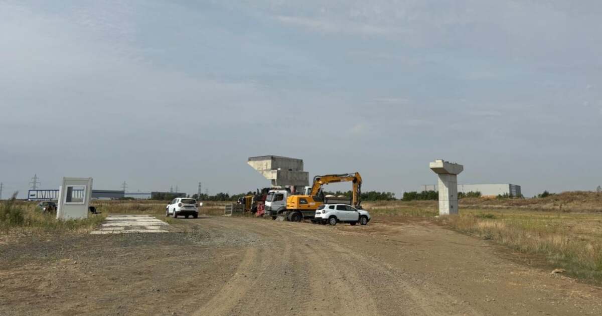 Repararea drumului de pe A1 la Sânandrei se reia, în curând finalizat. Repararea drumului de pe A1 la Sânandrei se reia, în curând finalizat.
