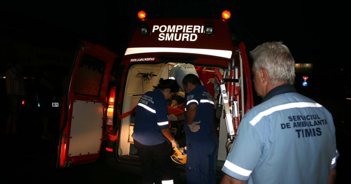 Accident grav la Comloșu Mare: un bărbat rănit după ce o mașină s-a răsturnat