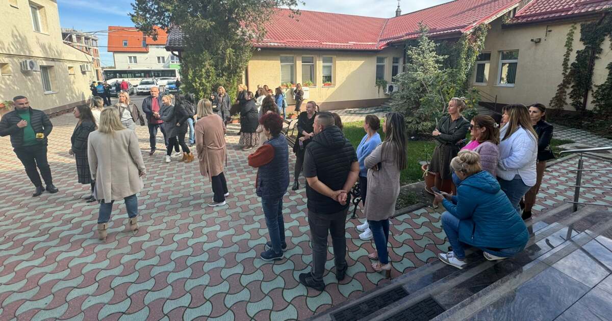 Scandal la Primăria Giroc între angajați și secretarul general, protest organizat