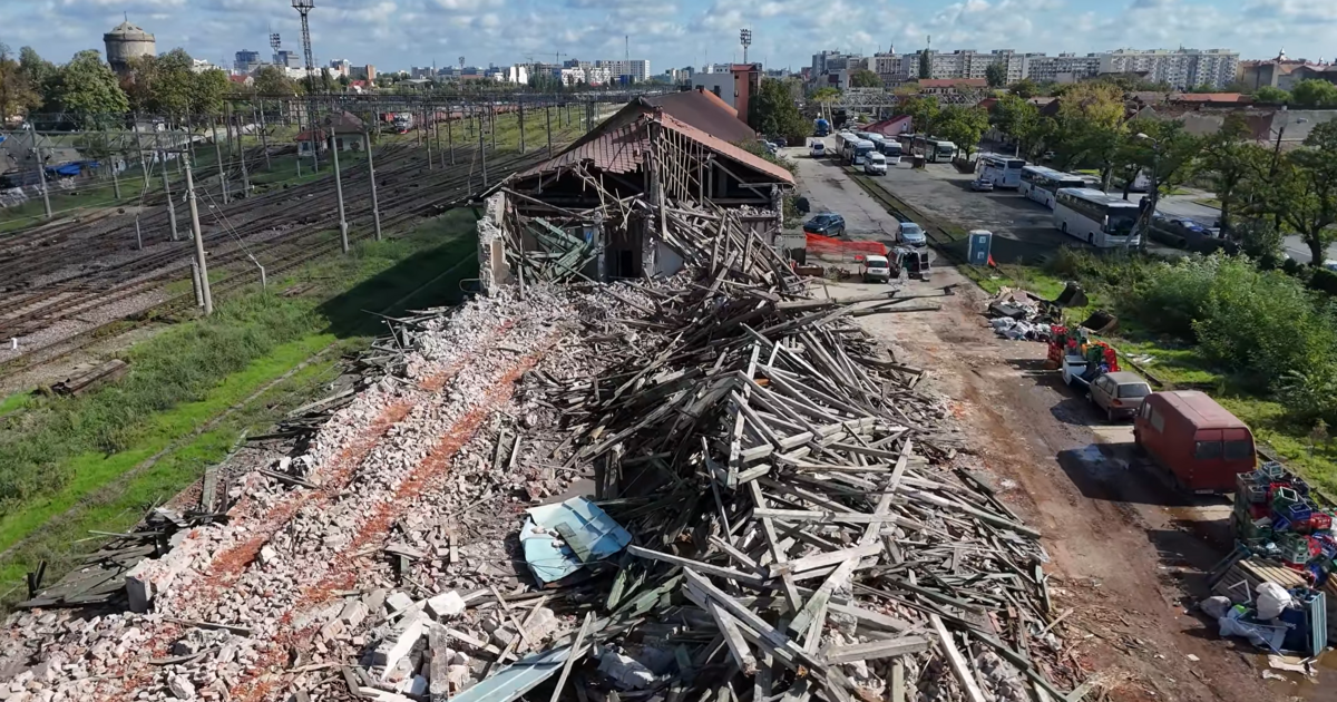 Demolarea magaziei de mărfuri de la Gara de Nord, Timișoara. Demolarea magaziei de mărfuri de la Gara de Nord, Timișoara.