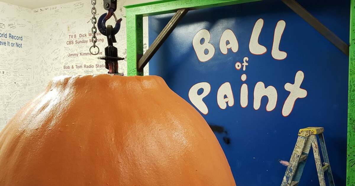 Cum o minge de baseball a devenit cea mai mare minge colorata din istorie Cum o minge de baseball a devenit cea mai mare minge colorata din istorie