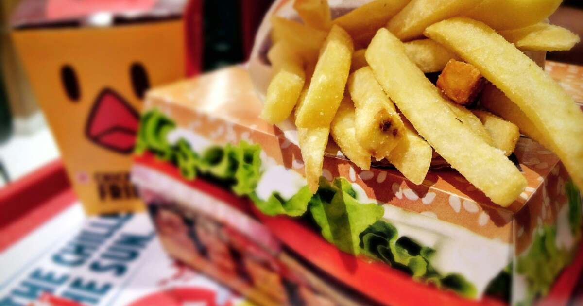 Conservanții din alimentele ultraprocesate, asociați cu un risc mai ...