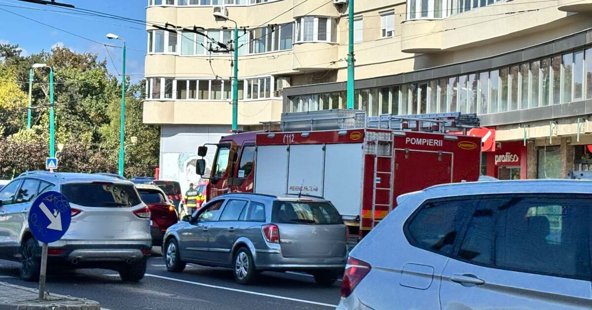 UPDATE: Încercare de sinucidere în Piața Mărăști din Timișoara UPDATE: Încercare de sinucidere în Piața Mărăști din Timișoara