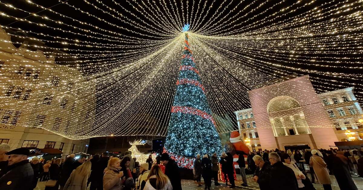 Timișoara: Duminică începe Târgul de Crăciun, iar luminițele se aprind la ora 18! Timișoara: Duminică începe Târgul de Crăciun, iar luminițele se aprind la ora 18!