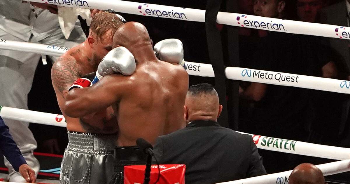 VIDEO. Moment memorabil: Jake Paul l-a învins pe Mike Tyson în ring VIDEO. Moment memorabil: Jake Paul l-a învins pe Mike Tyson în ring